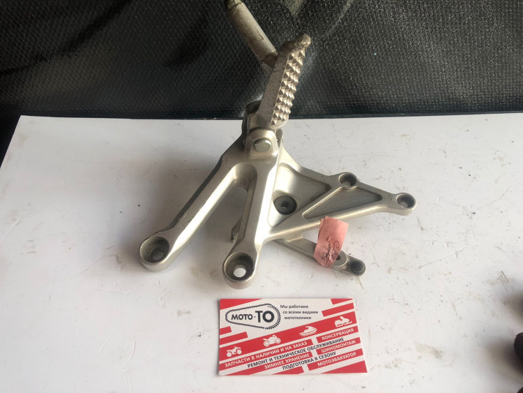 Кронштейн c подножкой в сборе правый Honda CBR600RR 2005-06