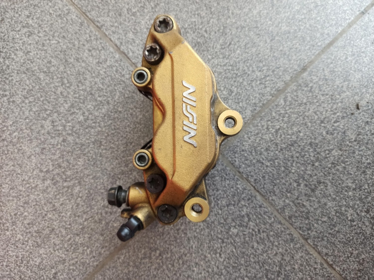 Тормозной суппорт  (п) NISSIN HONDA CB1300 2003-2008