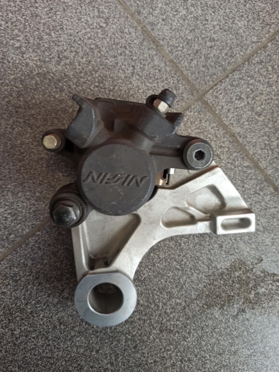 Тормозной суппорт  (з) NISSIN  HONDA CB1300 2003-2008